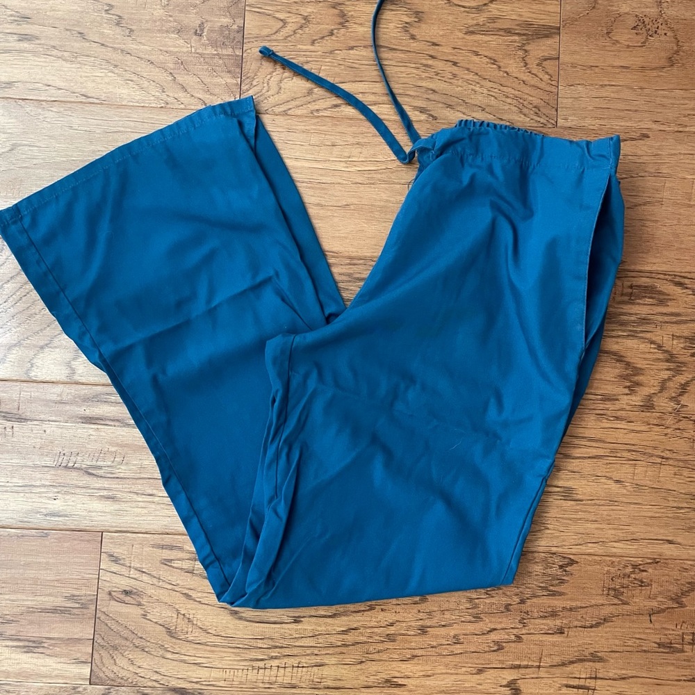 Scrub Set - Picture 4 of 4